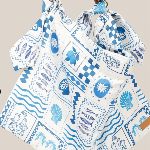 hats off Handbags - New  farm rio like Blue & White silk scarf Tote Bag zipper & wood fish handle